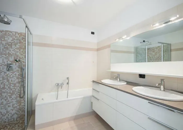 Semesterbostad Parco San Andrea Elegante *